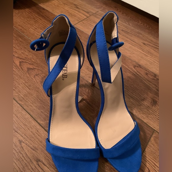 Blue Heels - Picture 3 of 5